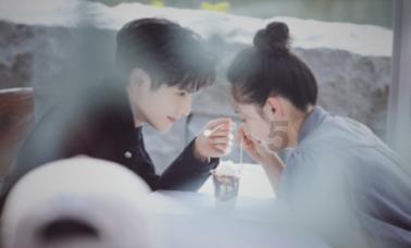 怎样与小女孩谈早恋问题？游戏画面
